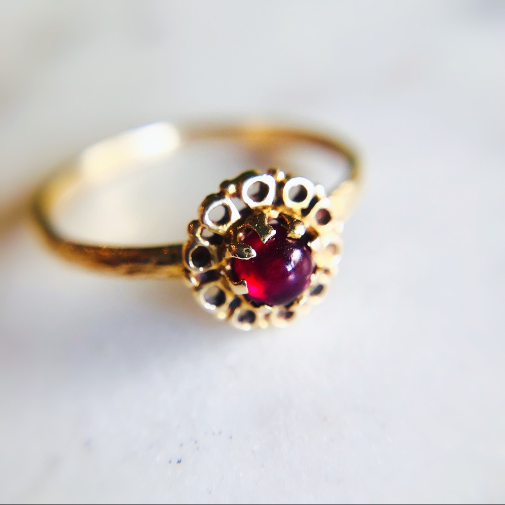 Antique 14K Gold Garnet Cabochon Ring Solitaire